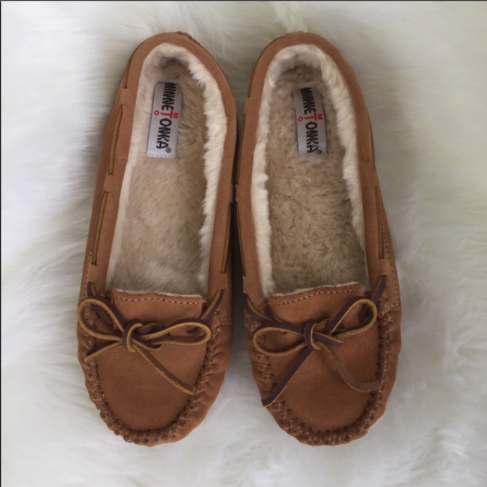MINNETONKA SLIPPERS